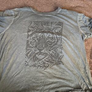 Gray Tiger Graphic T-Shirt